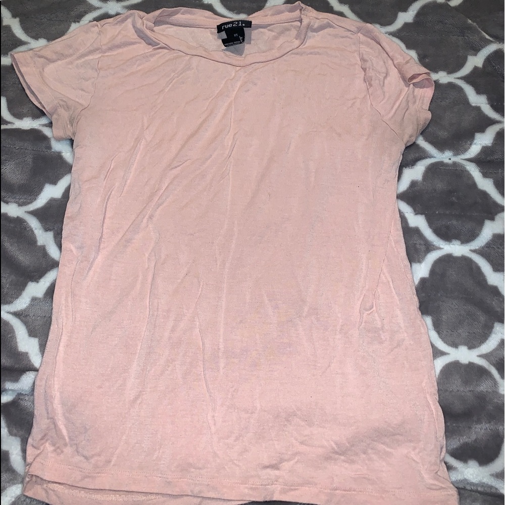 RUE 21 light pink tee\\ size XS